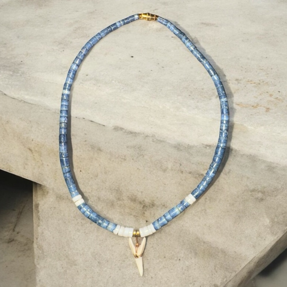 Vintage. Blue Sponge Coral & White Shell‎ Heishi Beaded Necklace - Picture 3 of 4